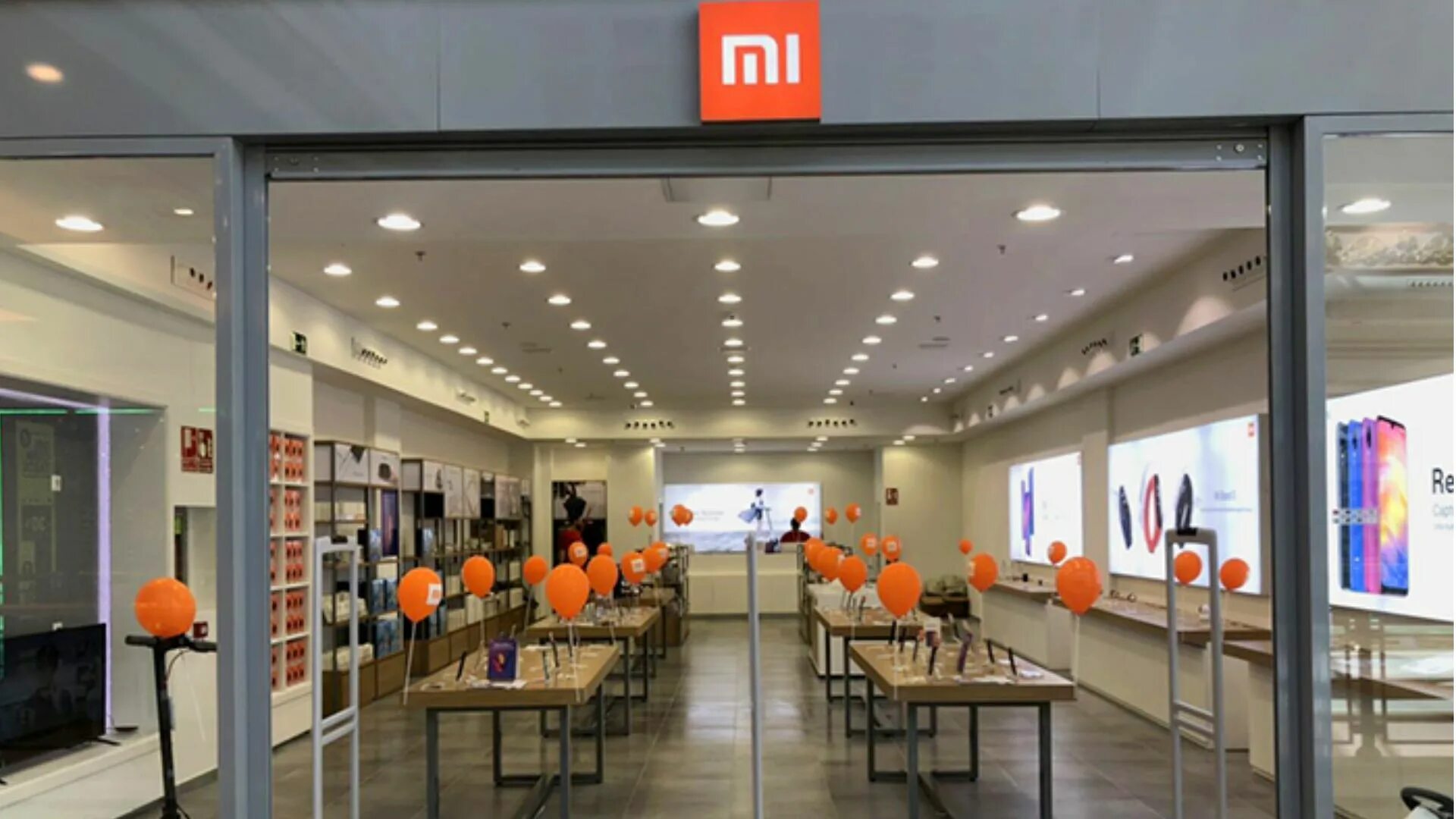 Mi shop xiaomi. Mi stor ксиоми. Магазины mi Xiaomi. Магазин Сяоми Европа.