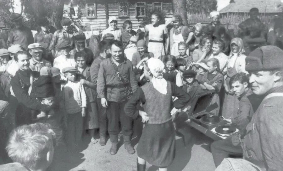 Апрель 1943 г. Партизанский отряд красный октябрь. Крымский партизан николай дмитриевич луговой. Русские партизаны 1942. Предатели 5 ленинградской партизанской бригады.