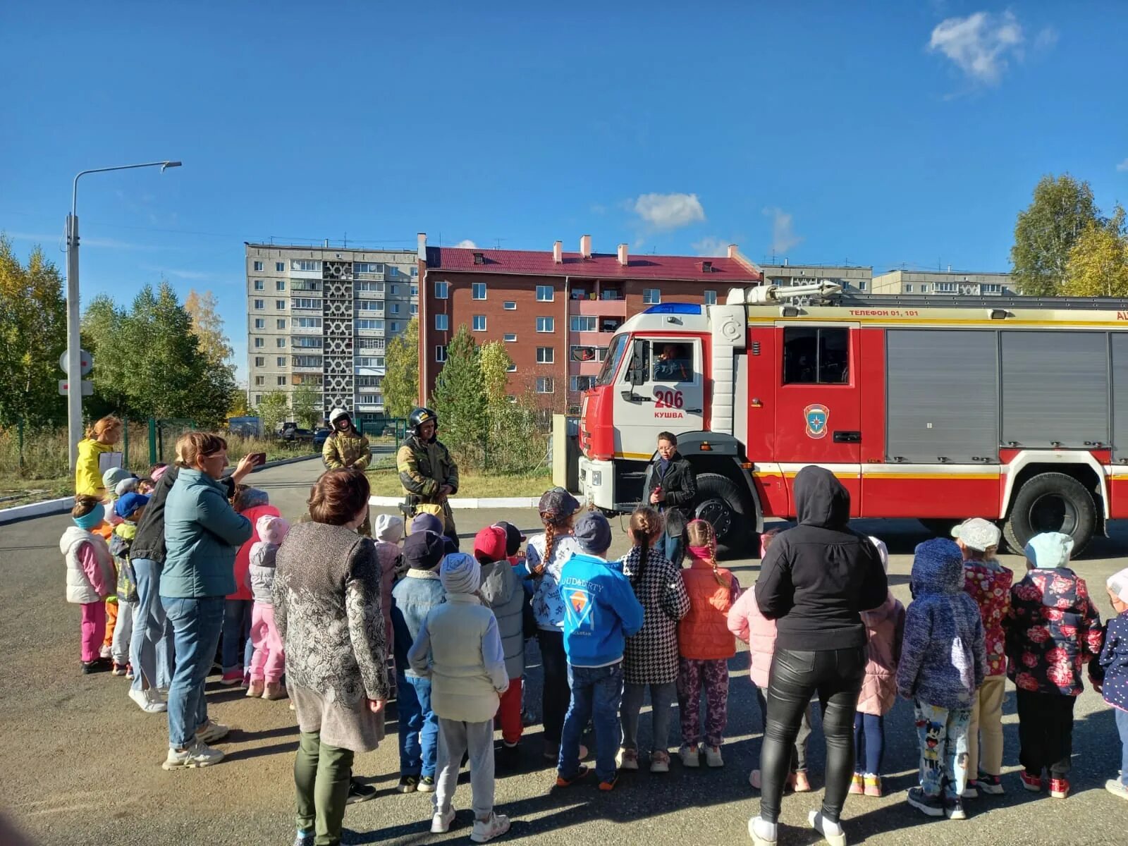 Учебная тревога в москве. Эвакуация. Эвакуация фото. Эвакуация в детском саду. Эвакуация учебная тревога.