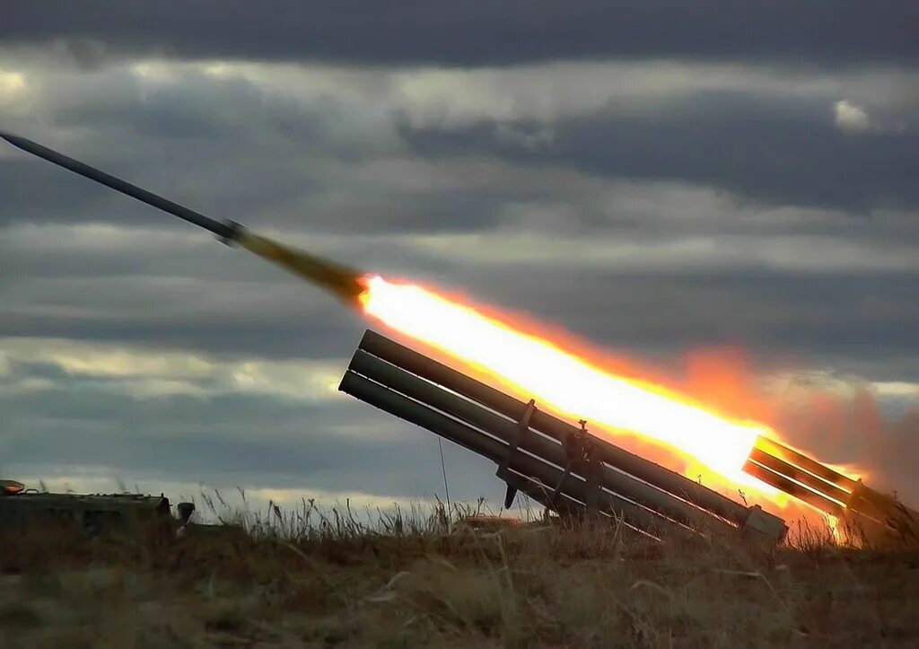 Огневая артиллерия. Учения цво 2025 донгуз. ракетные войска и артиллерия российской федерации. артиллерия донгуз. артиллерийская канонада.