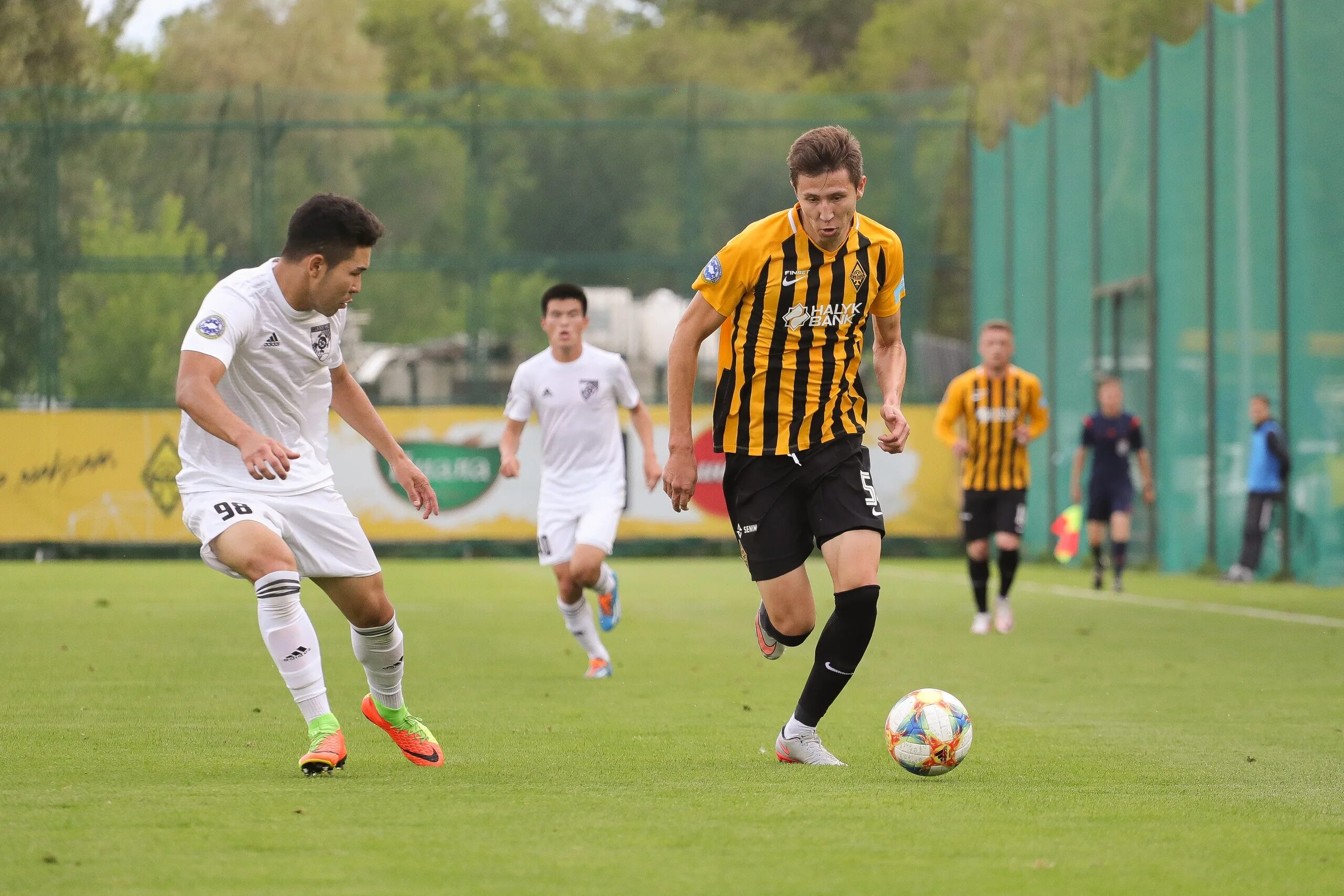 Фк «кайрат» (алма-ата) 1985. Кайрат. Казахстанский кайрат. Кинисов кайрат. Кайрат казахстан.