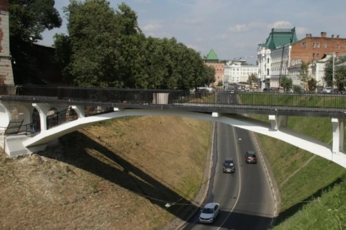 Молитовский мост новгород. Пешеходный мост нижний новгород. Мостик нижний новгород. Окский мост нижний новгород. Нижний новгород мост через овраг.