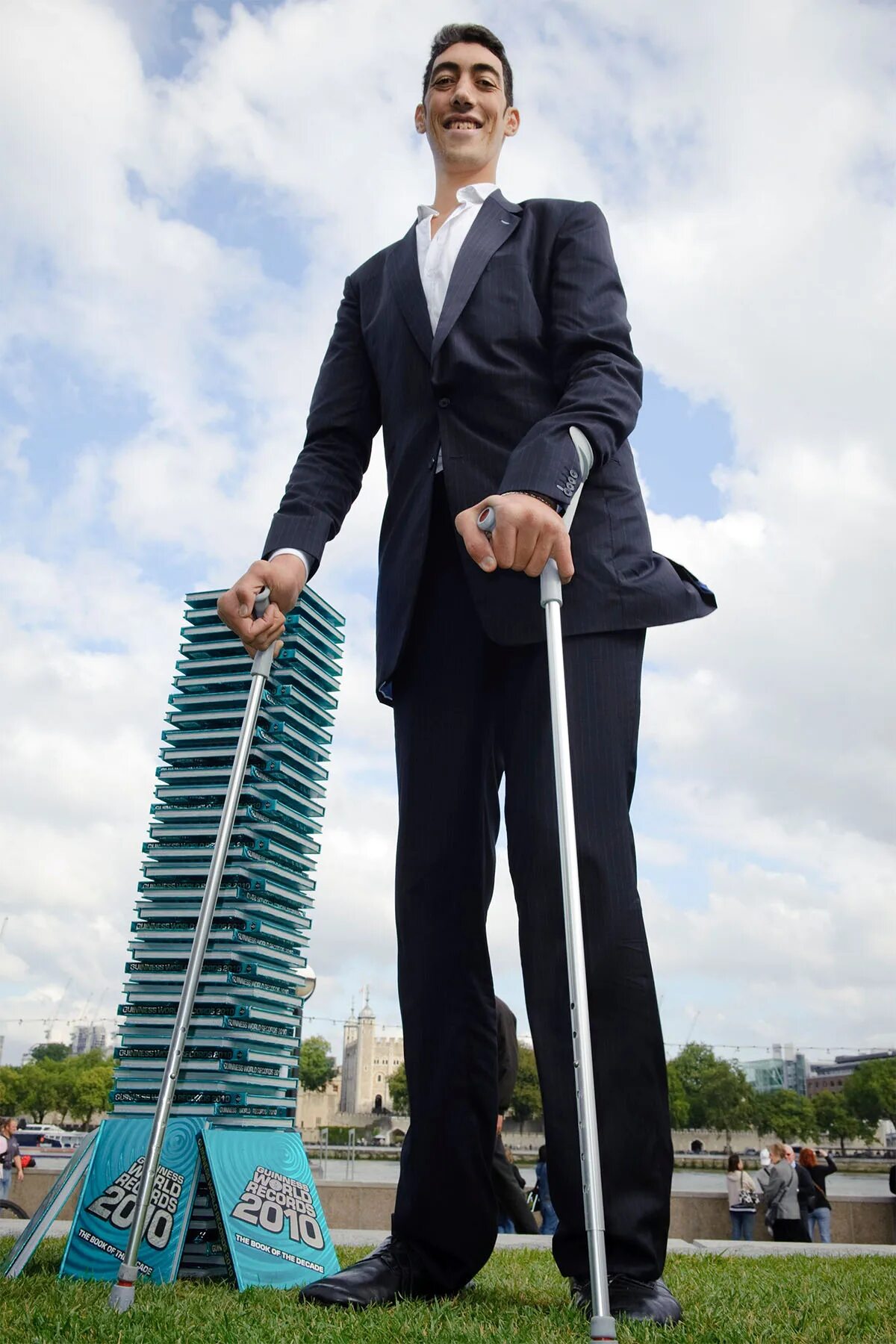Почему самая высокая. Султан кёсен самый высокий. Султан кёсен самый высокий человек рост. Самый высокий человек турок Султан кёсен. Самый высокий человек в мире рост 2021.