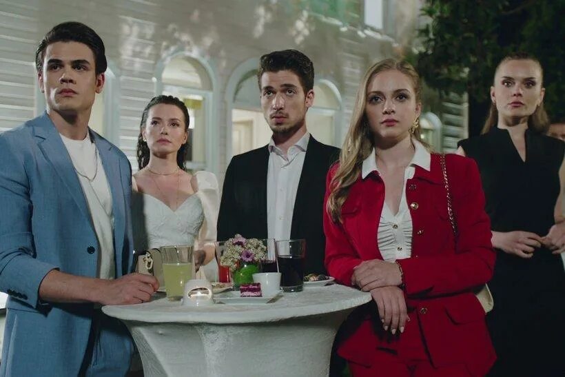 Яркое пламя турецкий сериал. Турецкие огонь внутри на русском. Алев алев турецкий сериал. Чичек и искандер турецкий сериал. Огонь в моем сердце (dvd).