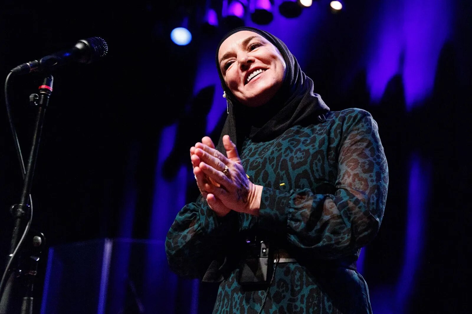 О коннор певица. Шинейд о&#039;коннор 2025. sinead o&#039;connor 2025. шинейд о коннор сейчас 2025. шинейд о&#039;коннор мусульманка.