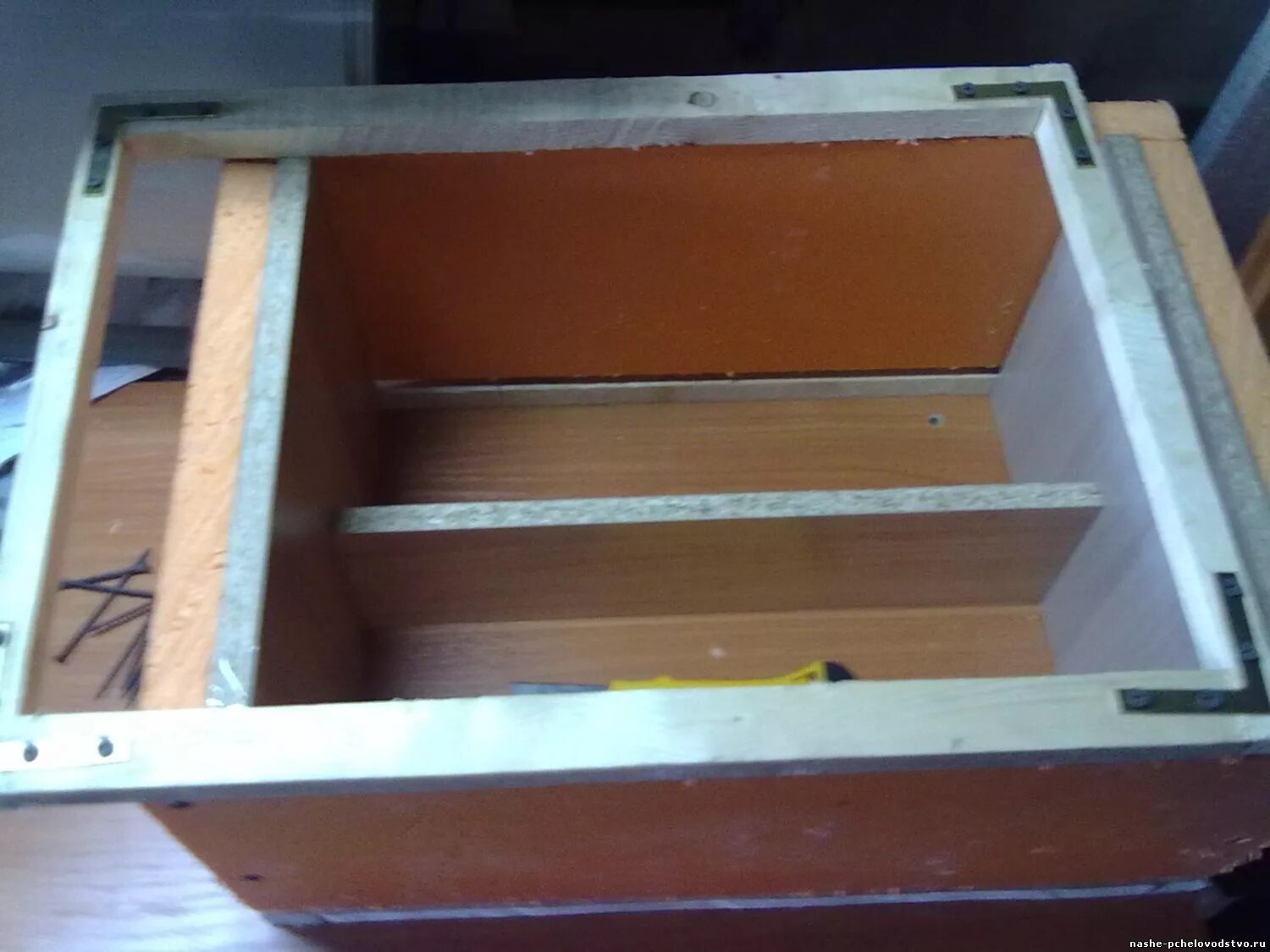 10 рамочного улья дадан из фанеры. улей из пенопласта дадан. улей лежак на 24 из фанеры. улей из фанеры своими руками. каркас для улья.