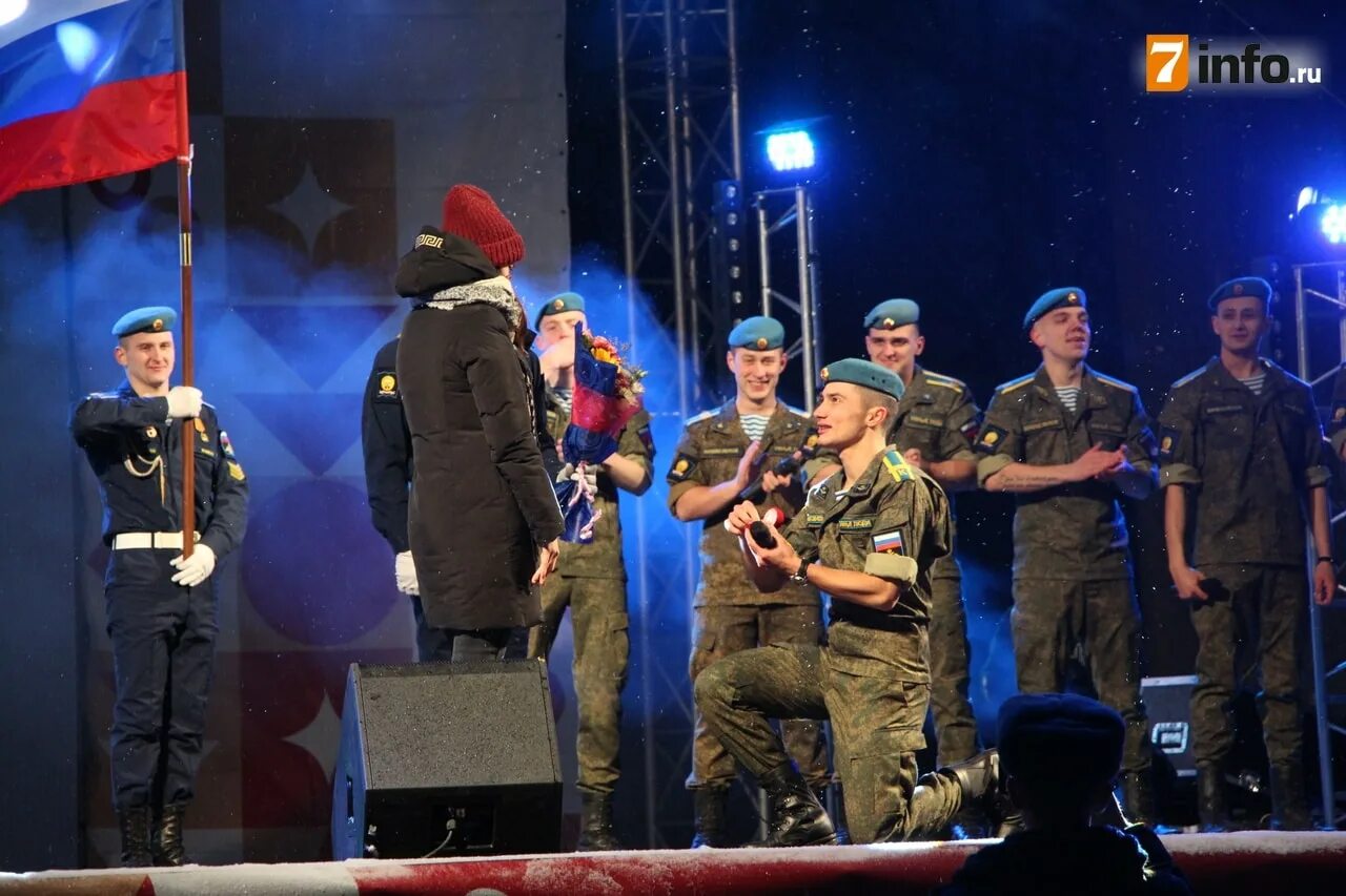 Умные люди квн. Команда квн умные люди рязань. команда квн вдв. команда квн умные люди капитан.