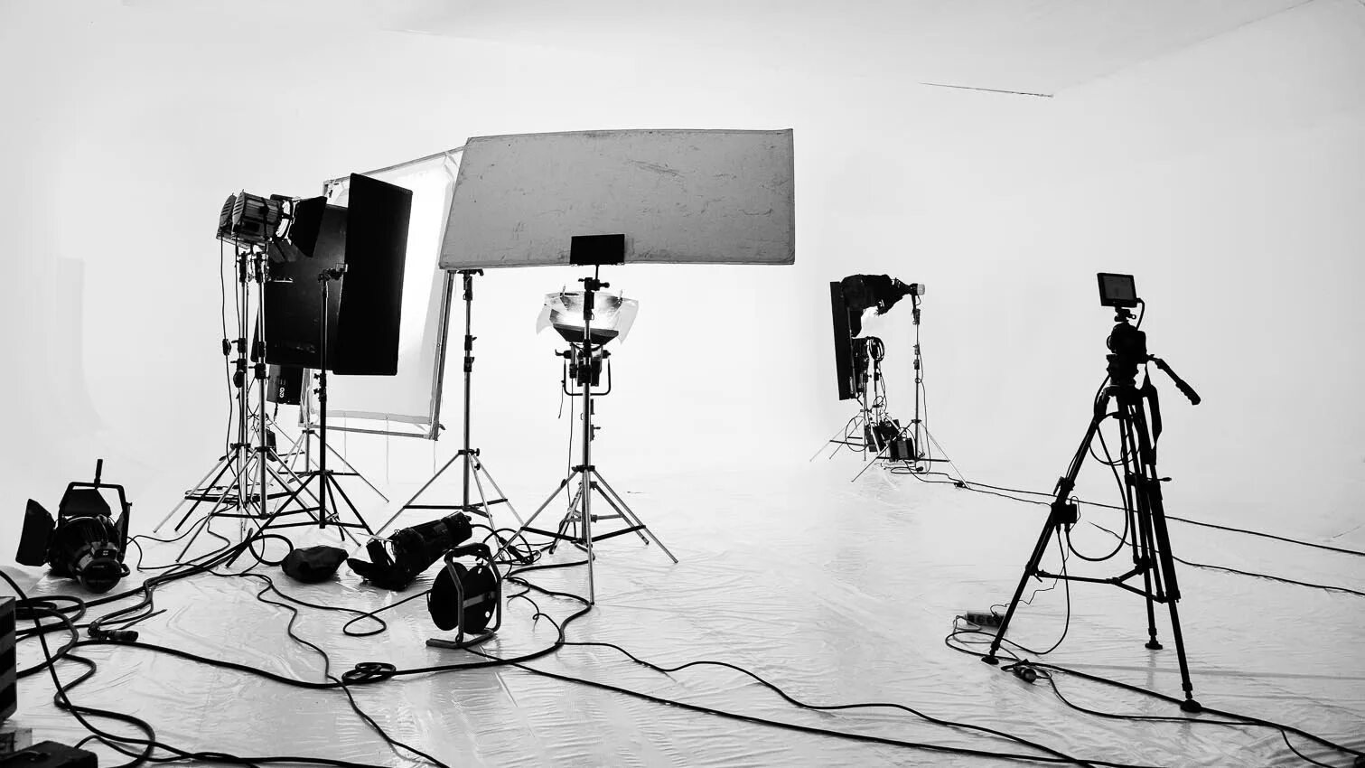 киношный фон. киностудия rws санкт-петербург. фон киностудия. сцена киностудии. съемочная площадка.