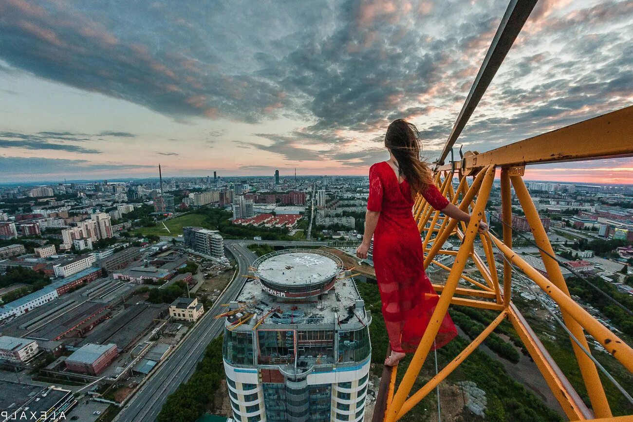 Высота 2017 качество. Руфинг скайуокинг. Руферы на крыше. Высота. Фотосессия на крыше.