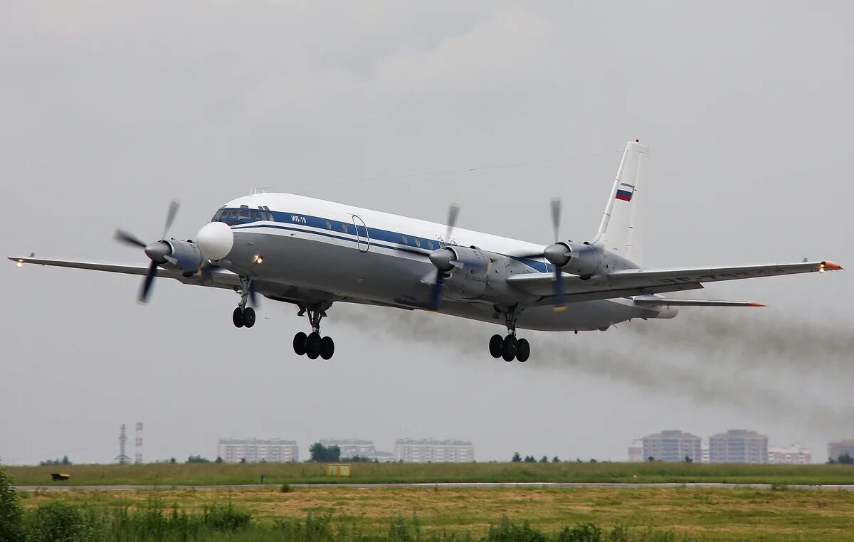 Ильюшин ил-20. Ил 2011. Ил 14 военный самолет. Ил-14 пассажирский. Ил-14 пассажирский самолёт.