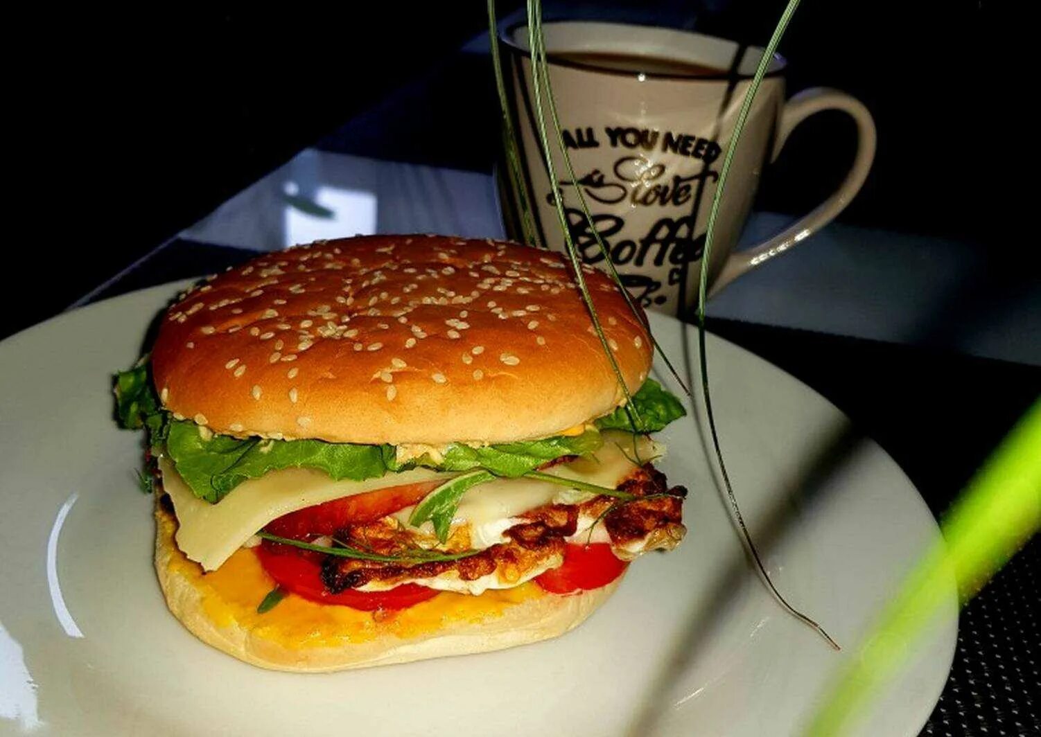 домашние бургеры. бургер дома. ковбой гамбургер. вкусный домашний гамбургер. чизбургер в домашних.