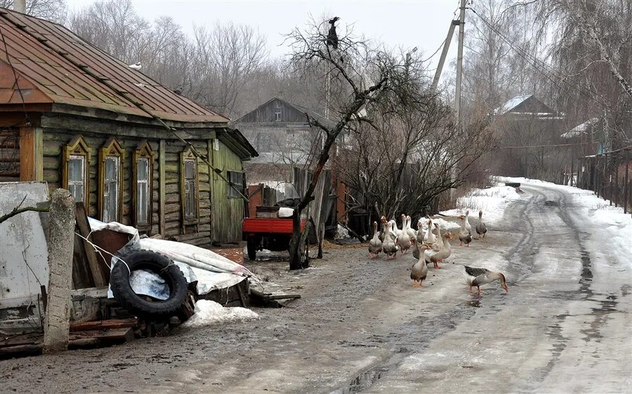 1 апреля в деревне. Март в деревне. Апрель в деревне. Деревня в марте. Магазин деревенский весной грязь.