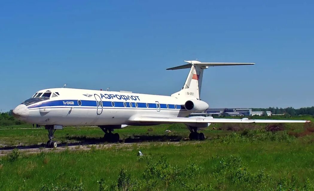Ту 134. Ту 134 убл обои. Самолет ту 134ш. Ту-134 убл шагол. Ту 134 королева сердца.