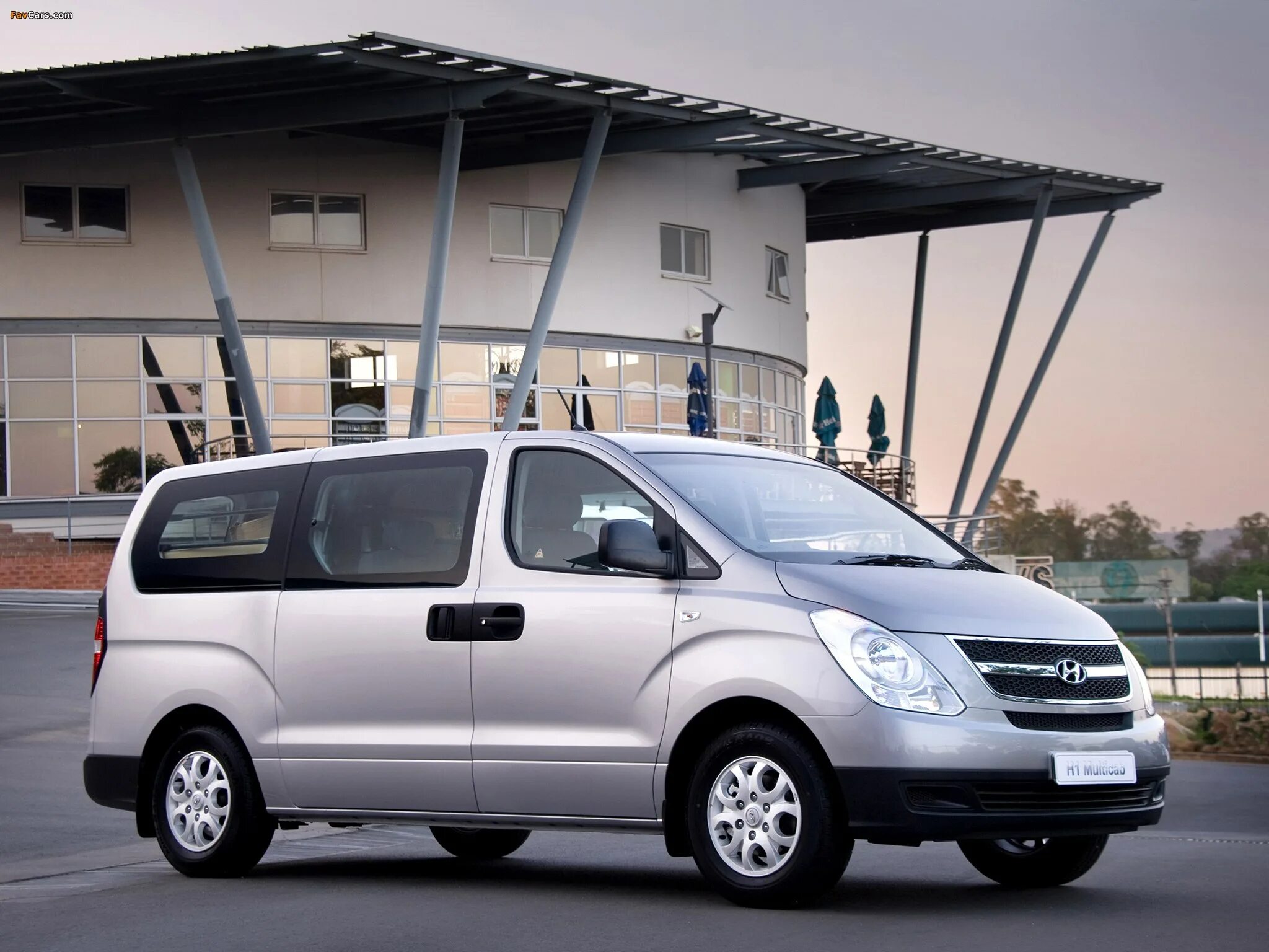 Hyundai h1 минивэны. Hyundai h1 минивэны. Hyundai starex (h-1) ii. Минивэн hyundai h1. Минивэн hyundai h1.