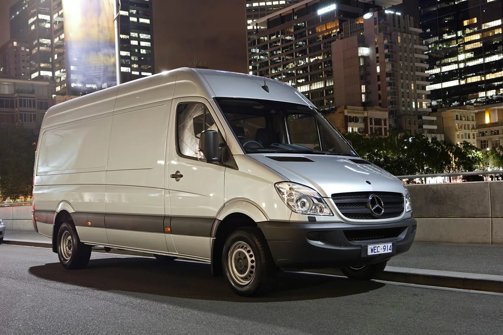 Mercedes sprinter фургон. Mercedes-Benz Sprinter. Мерседес Спринтер LWB. Мерседес Спринтер фургон. Mercedes-Benz Sprinter van XL.