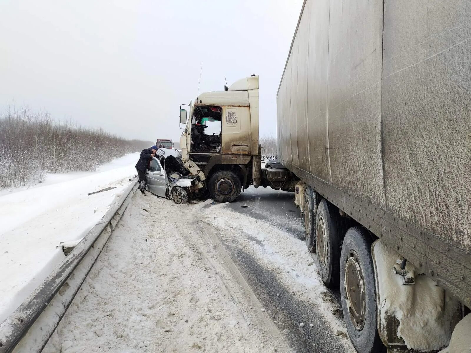 Авария Вологодской области в Грязовецком районе на трассе м-8. Авария на трассе м8 Вологодская область. Трасса м8 Вологда авария.