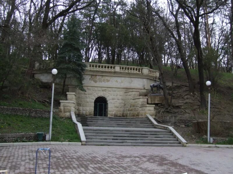 Ессентуки беременным. Курортный лечебный парк ессентуки. гроты в курортном парке ессентуков. плачущий грот ессентуки. плачущие гроты в ессентуках.