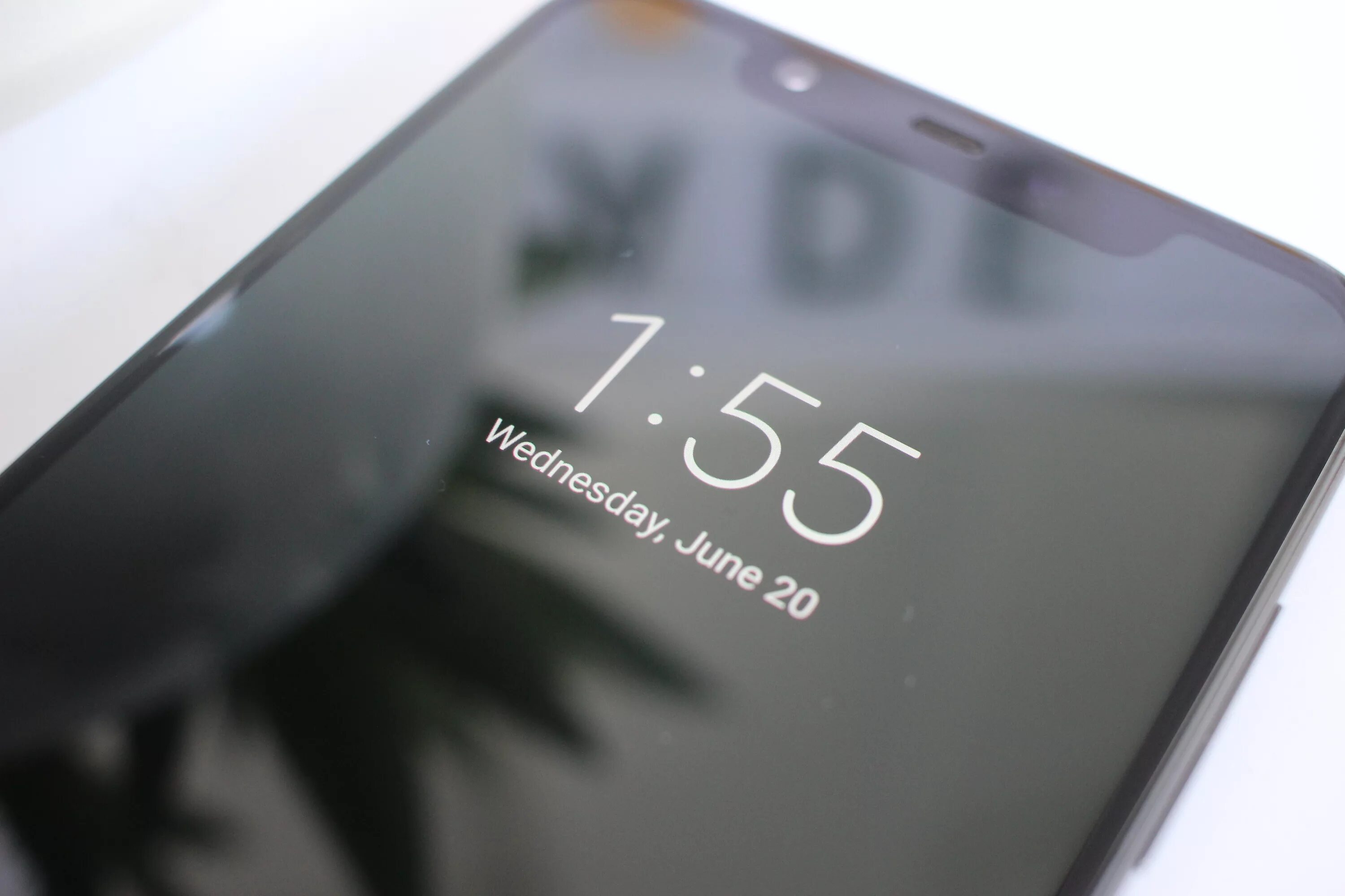 Как сделать часы на выключенном экране. Часы на выключенном экране xiaomi. смартфоны с always display. смартфон с часами на задней крышке. часы на экране xiaomi амолед.