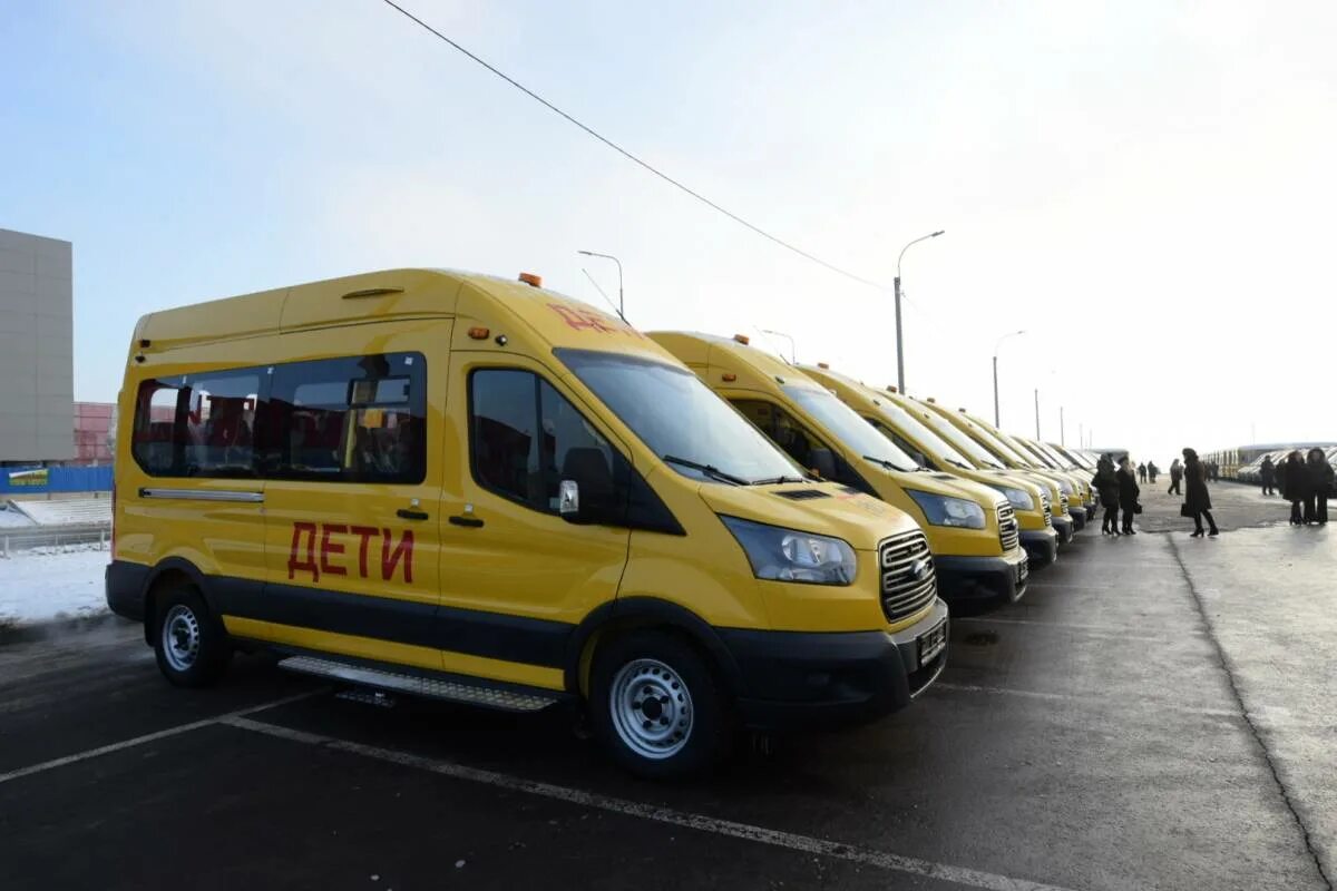 Уаз школьный автобус. УАЗ Патриот школьный автобус. Школьные автобусы в России. Школьный автобус УАЗ патрио. Маршрутка в России.