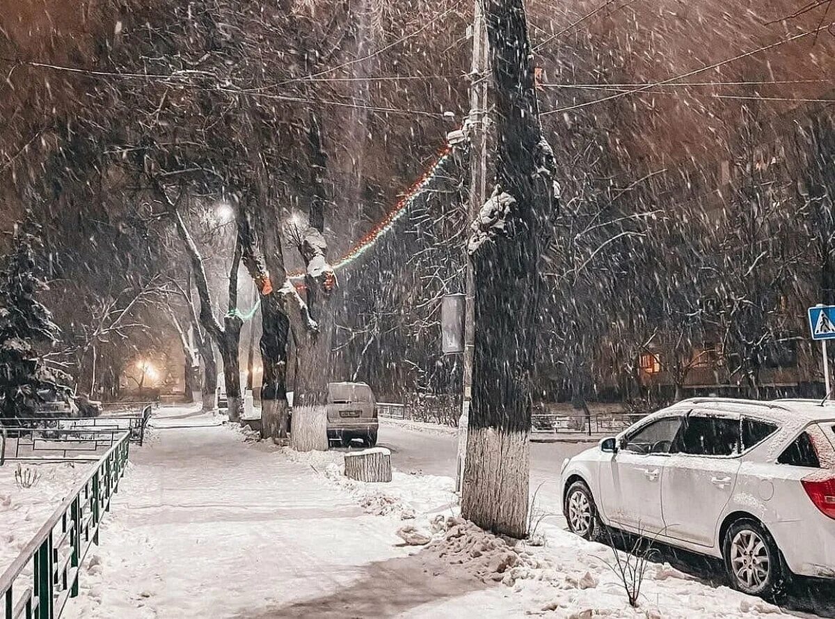 Сегодня снег вечером будет. Снегопад. Сильный снегопад. Красивый снегопад. Снегопад в городе.