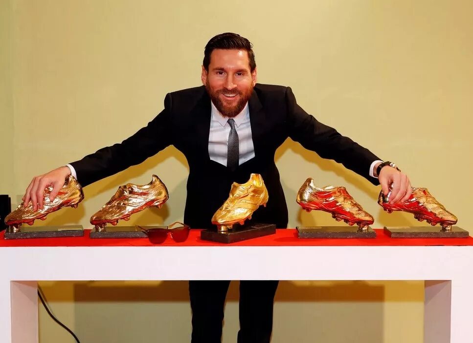 месси золотая бутса. золотая бутса 2021 2022. золотой бутсы 2022. томас мюллер золотой мяч. золотая бутса адидас.