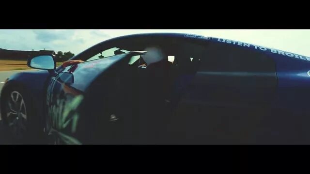 Прыгай. Мужик сигналит. Текст песни кажется. Текст песни дани милохина. Не можешь обогнать перепрыгни наклейки на машины.