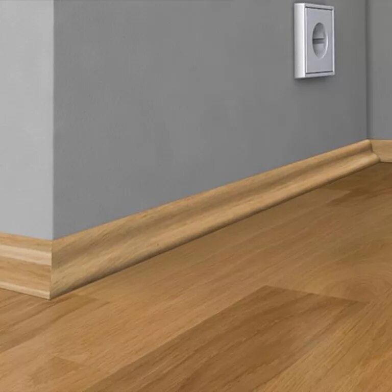 Какие плинтуса купить. Плинтус 2023 напольный тренд. Плинтус Vynaflex Wood Skirting профиль. Олимп паркета техномассив дуб. Плинтус 58\18 Ash Veneered Skirting.