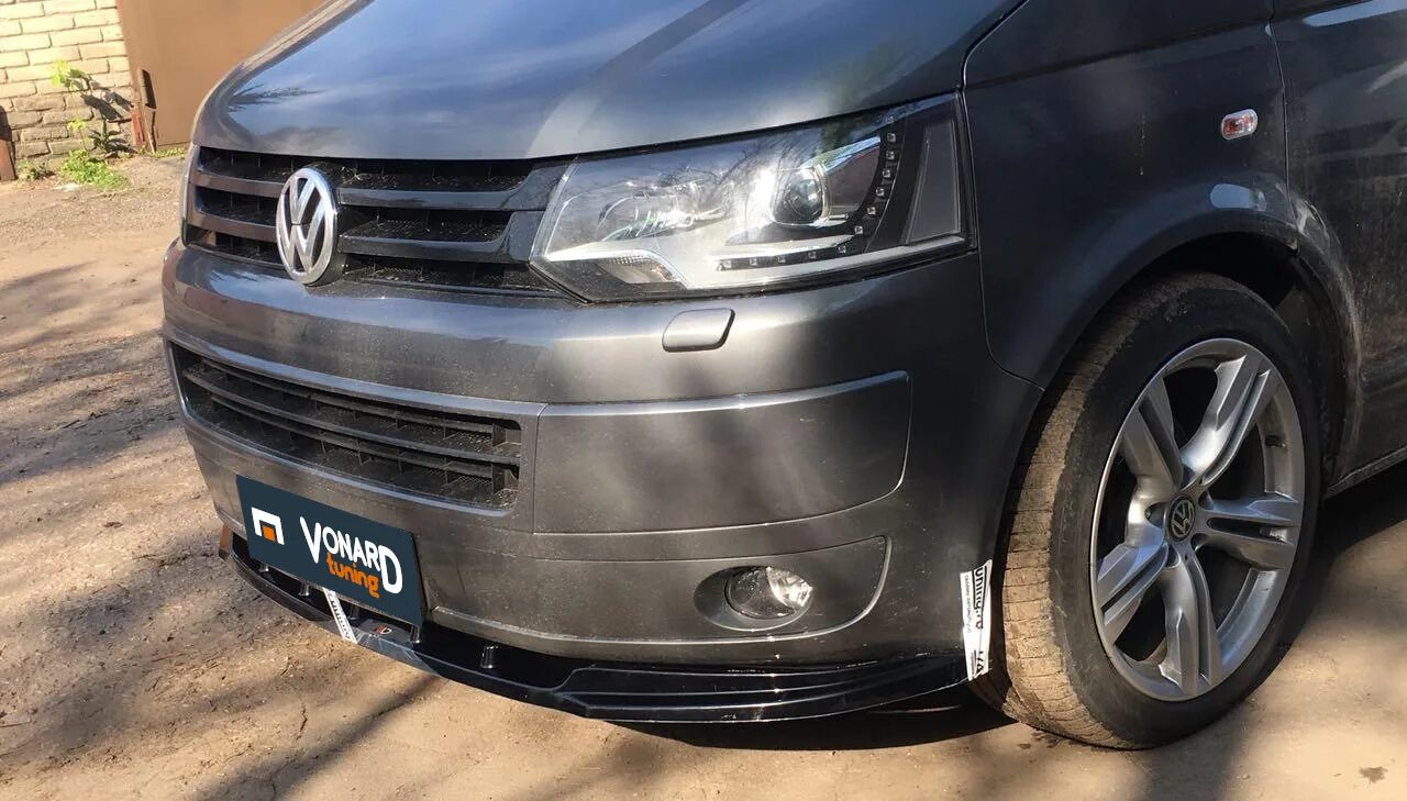 VW t5 сплиттер. Бампер передний Фольксваген т5 Рестайлинг. Бампер VW T5.1. Накладка на передний бампер Фольксваген т5.