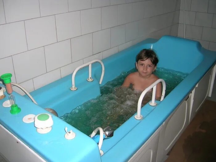 Водолечение жемчужные ванны. Хвойно кислородные ванны. Жемчужные ванны для детей. Ванны в детском санатории. Хвойно жемчужные ванны