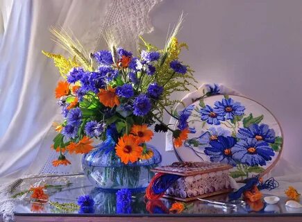 С днем рождения ваза с цветами
