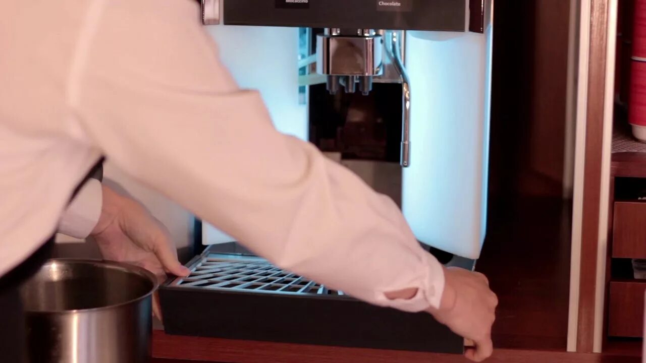 Кофемашина автоматическая redmond rcm-1526. Кофеварка рожковая mystery mcb-5110. Как чистить кофемашину видео. Как чистить кофемашину видео. Как мыть кофемашину с химией.