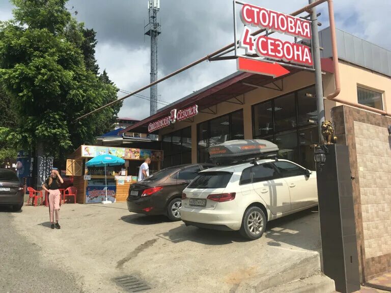 Ресторан с домиками. Ресторан белый пляж лоо. Рестораны лоо. Кафе в лоо. Сочи лоо бризовая 65.