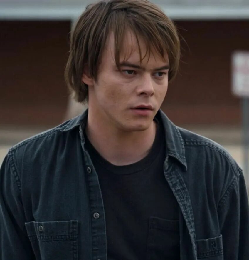 Чарли хитон джонатан байерс. Чарли хитон stranger things. Джонатан осд. Очень странные дела джонатан байерс. Баерс.