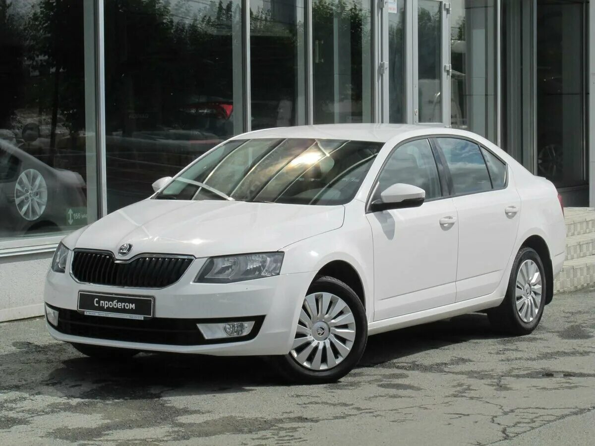 Как выглядит белая шкода Купить б/у Skoda Octavia III (A7) 1.4 AMT (140 л.с.) бензин робот в Санкт-Петерб