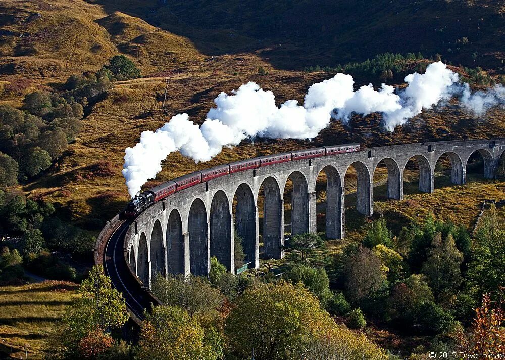 Glenfinnan viaduct в шотландии. Виадук гленфиннан. Акведук шотландия гленфиннан. Виадук гленфиннан. Виадук гленфиннан.