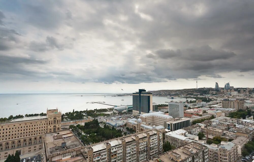 Баку погода сейчас. Баку панорама. Ветер в Баку. Пасмурно в Баку. Баку климат.
