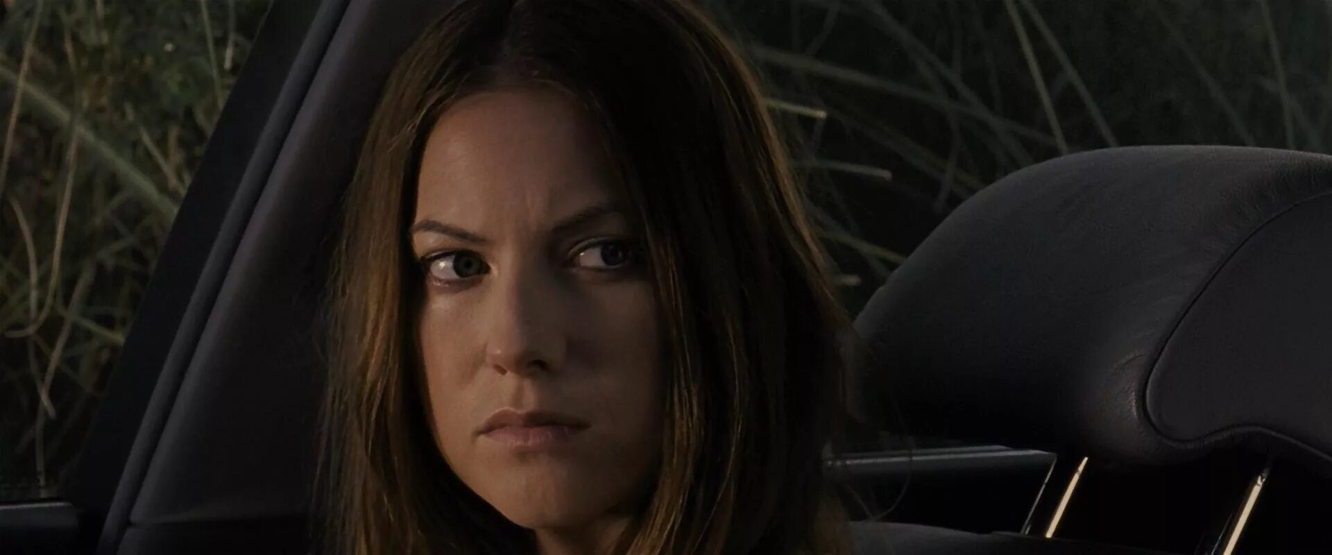 Люк эванс никто не выжил. Сериал никто не выжил 2022. Никто не выжил фильм 2012. Никто не выжил на русском. Люк эванс никто не выжил.