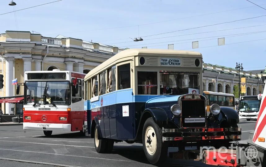 Питер 20 мая. Парад троллейбусов полиция. Парад ретро транспорта СПБ 2023. Парад автобусов в СПБ. Парад ретро транспорта МС-2.