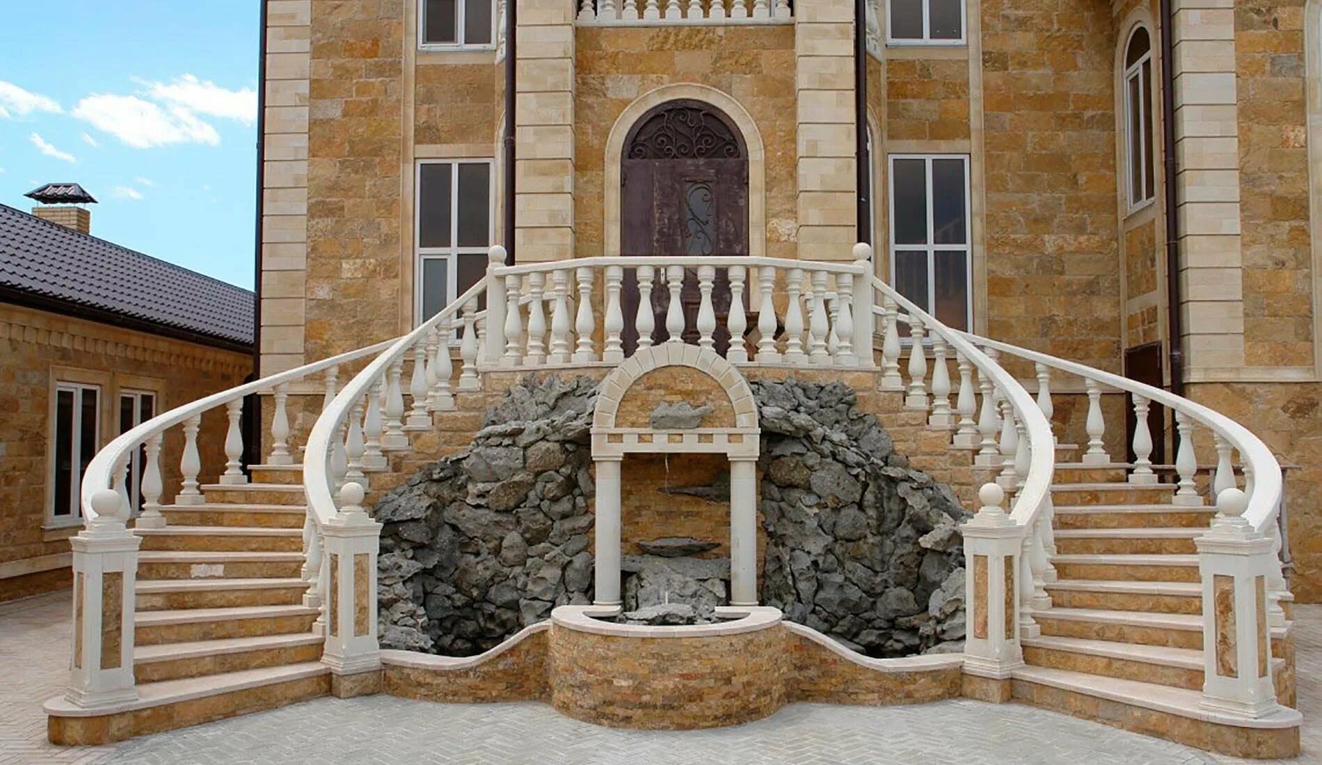 дом лестница двор. ступеньки для крыльца. красивые ступеньки в дом. полукруглая лестница для крыльца. круглые ступени для крыльца.