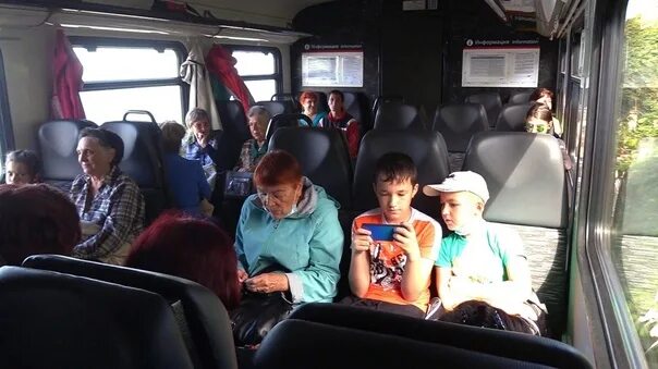 Поезда ночью на вокзале. Бабульки в электричке. Турникеты в общественном транспорте. Электричка летом. Саратовская ппк шубин.