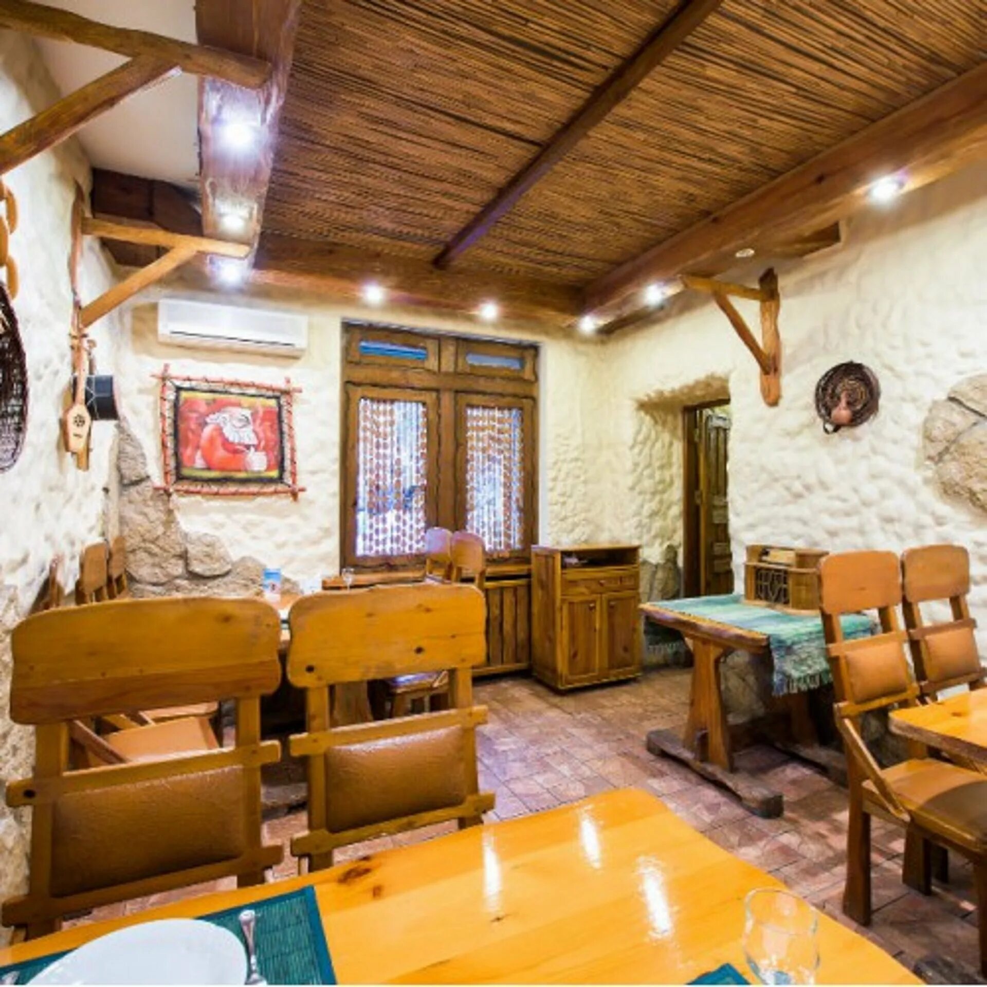 Qartuli tbilisi ресторан. Картули ресторан на марии ульяновой. Ул марии ульяновой 15 москва. Марии ульяновой донецк ресторан. Грузинский ресторан хижина.