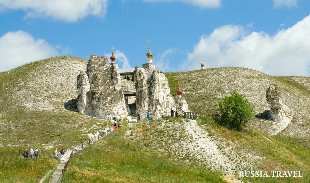 Меловые храмы воронежской. Меловые храмы воронежской. Храм сицилийской иконы божьей матери дивногорье. Спасский храм костомарово. Храм дивногорье воронежская область.