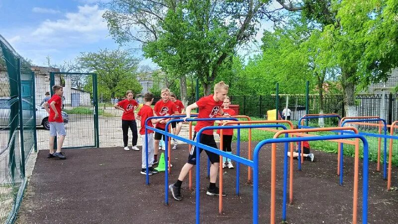 Школа номер 5 королев линейка. 13 мая школы. 13 мая. 13 мая школы. Детский футбольный турнир.