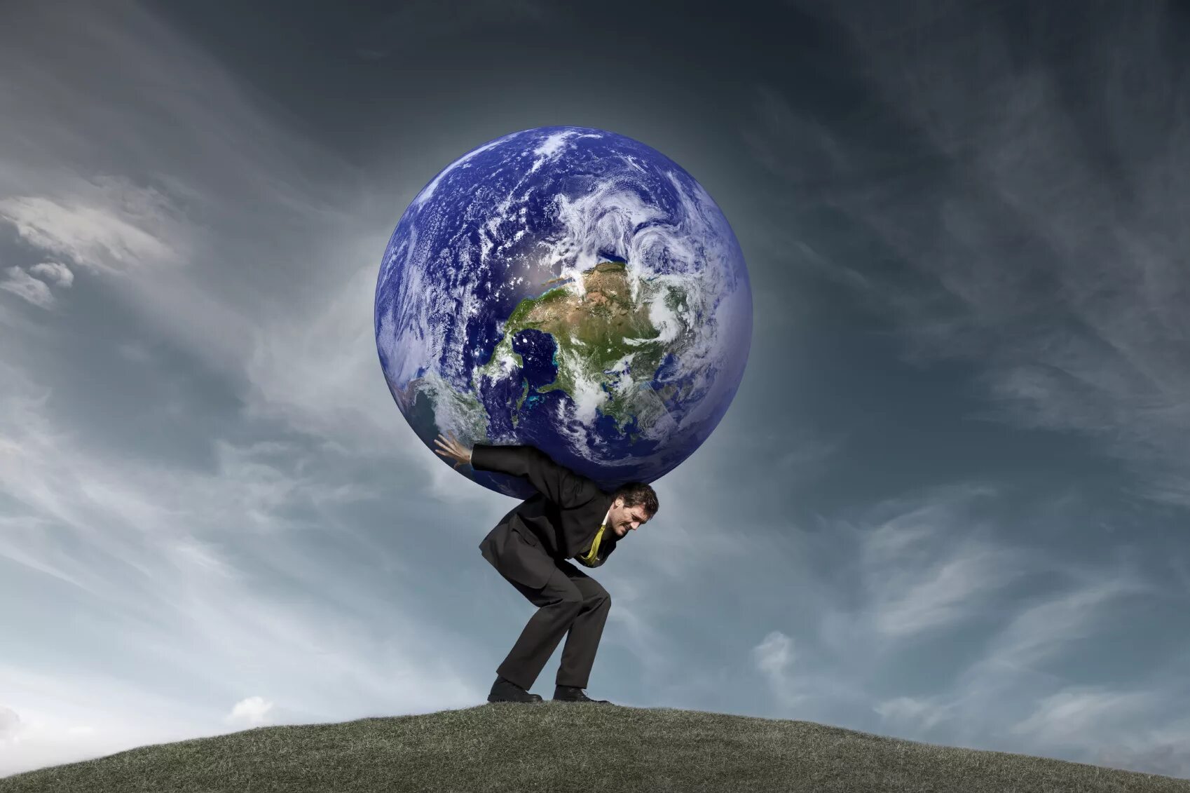 You can be the world. Люди на земном шаре. Ответственность. Человек держит планету. Земля - Планета людей.