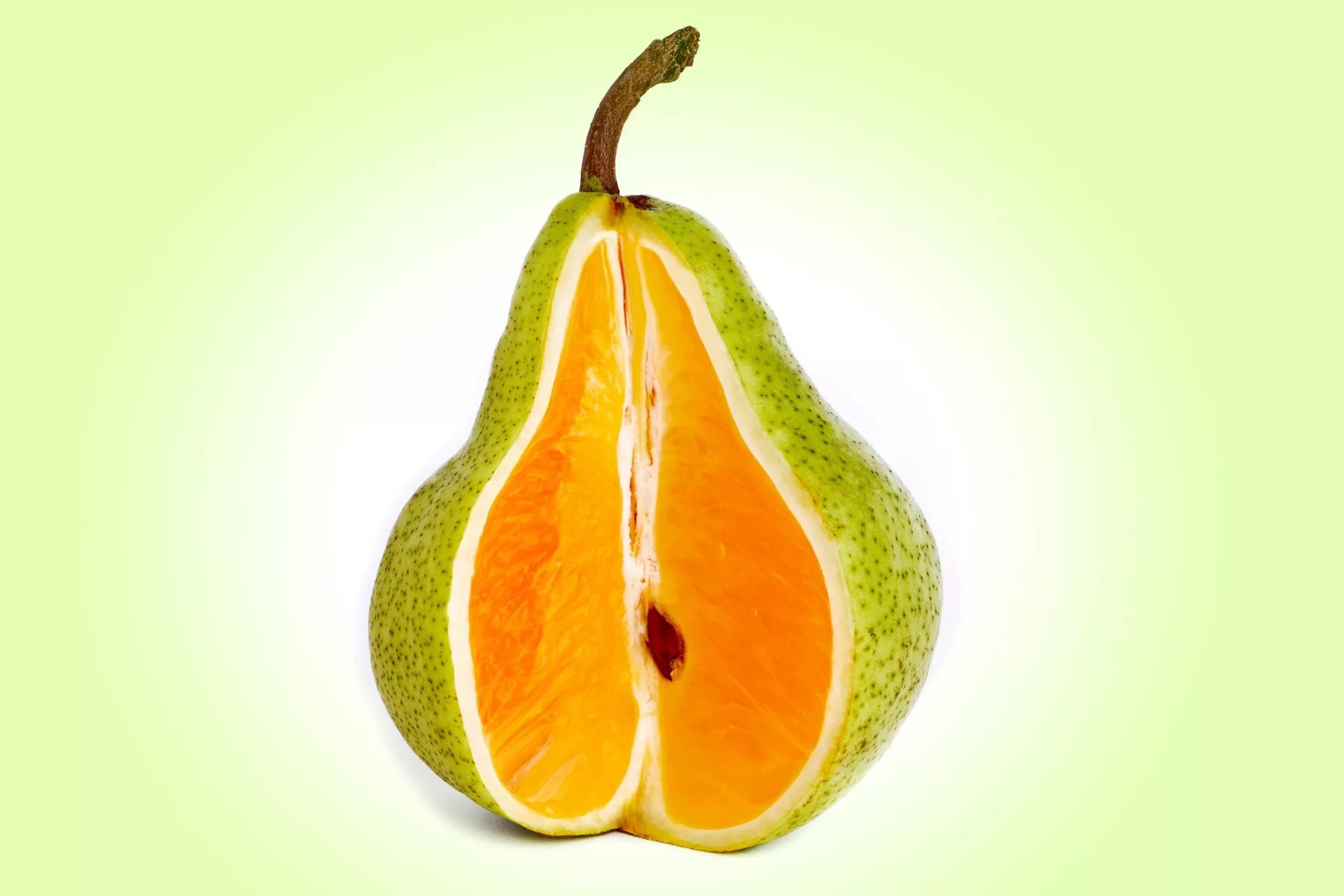 Orange pear. Фрукты в разрезе. Груша. Сочные фрукты. Необычные фрукты.