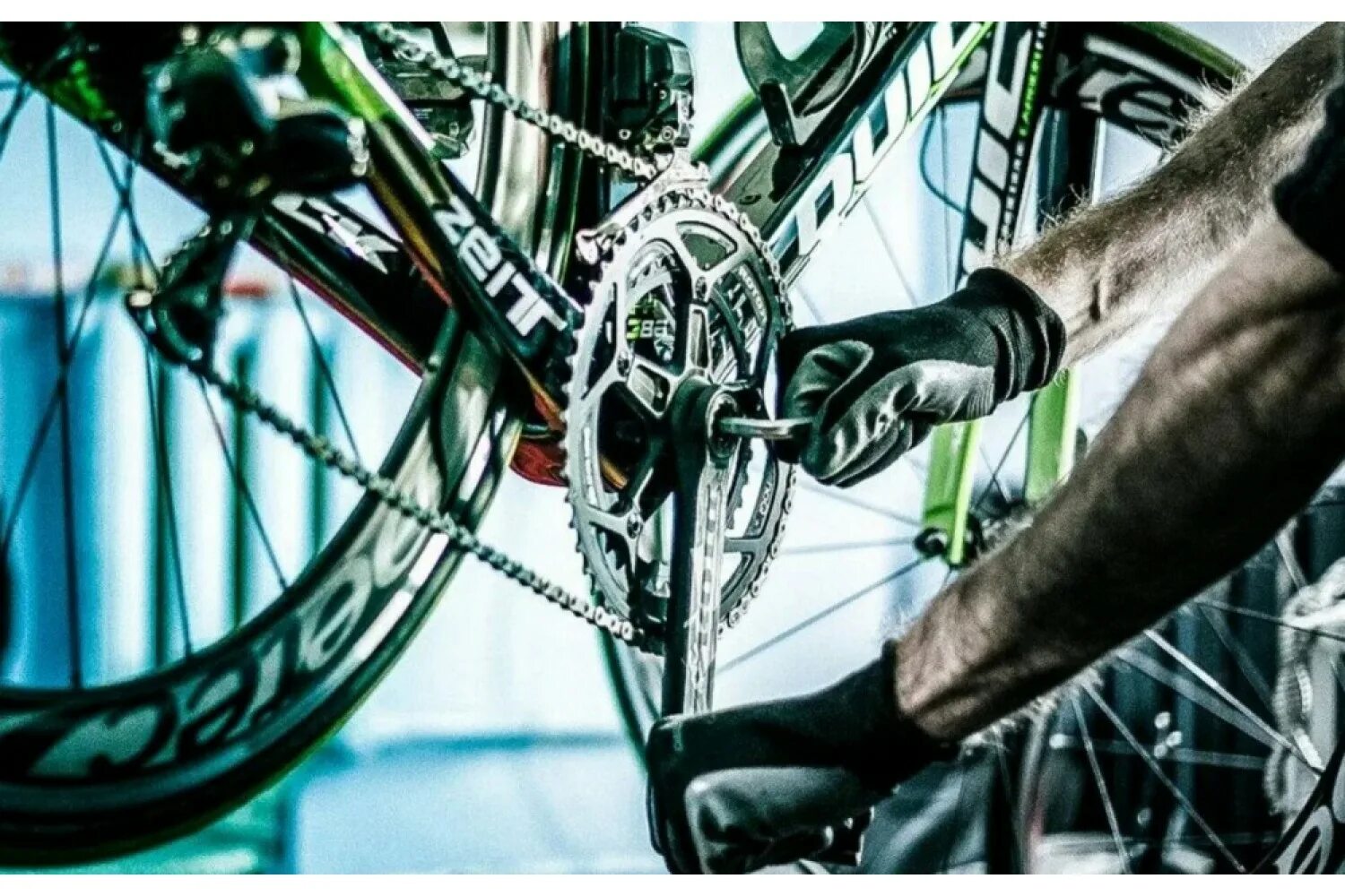 Ремонт велосипедов телефоны. Починка велосипеда. Техническое обслуживание велосипеда. Ремонт велосипедов. Чинит велосипед.