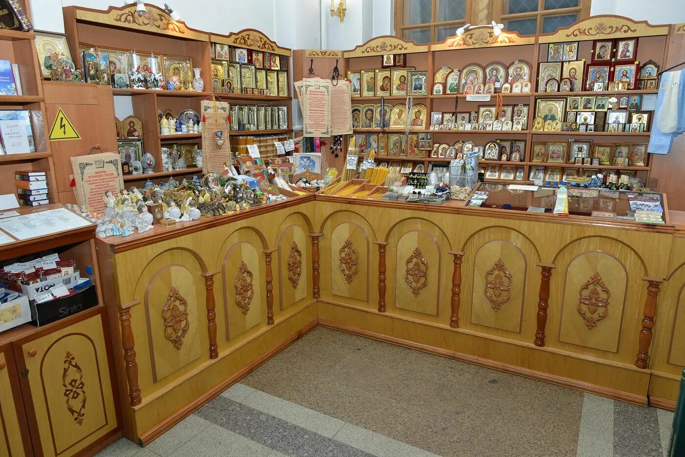 Свято-троицкий женский монастырь курск монастырская лавка. Церковные лавки в москве. Елоховская церковная лавка. Псково-печерский монастырь церковная лавка. Церковные лавки в москве.