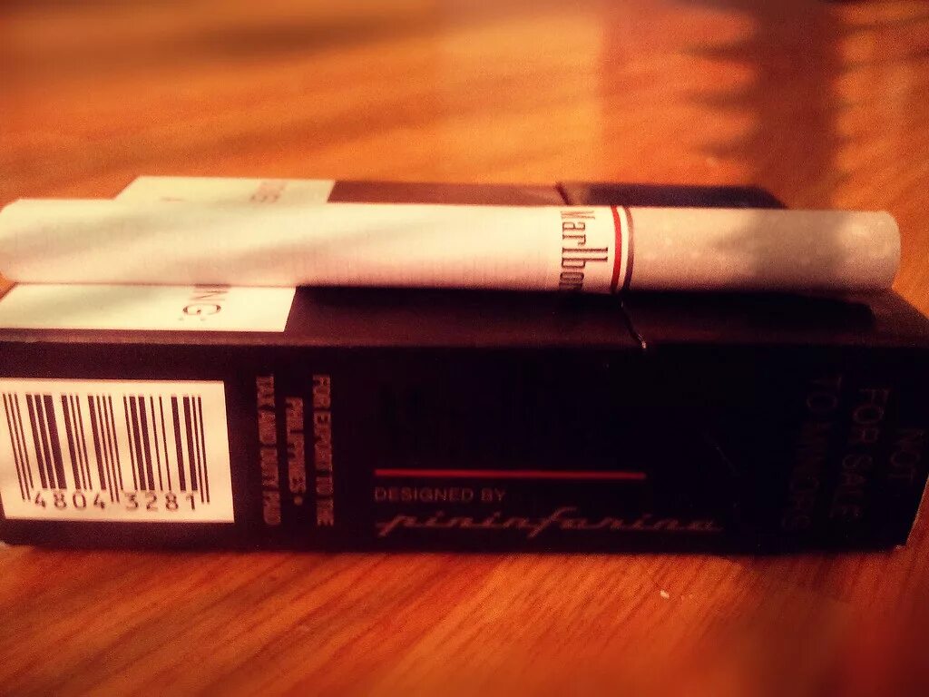 Мальборо черный тонкий. Мальборо нано блэк. Сигареты мальборо черные. Сигареты marlboro black. Сигареты мальборо черные.
