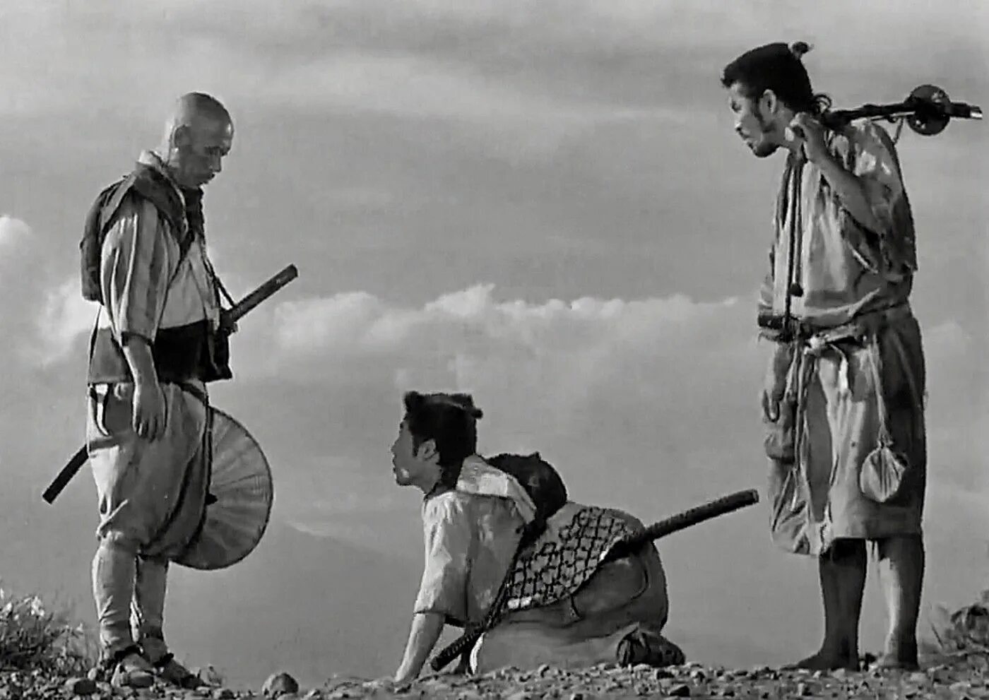Песня хрупкая но воин не знает. Акира Куросава семь самураев. Семь самураев 1954. Семь самураев Акира Куросава 1954. Семь самураев Shichinin no Samurai 1954.