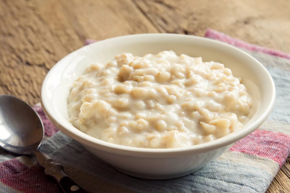 Овсяная каша на воде с сахаром. Молочная каша Геркулес. Молочная каша овсянка. Гер кулесавая каша. Геркуклесов ЯКАША.